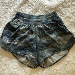 Lululemon Hotty Hot shorts size 2 tall